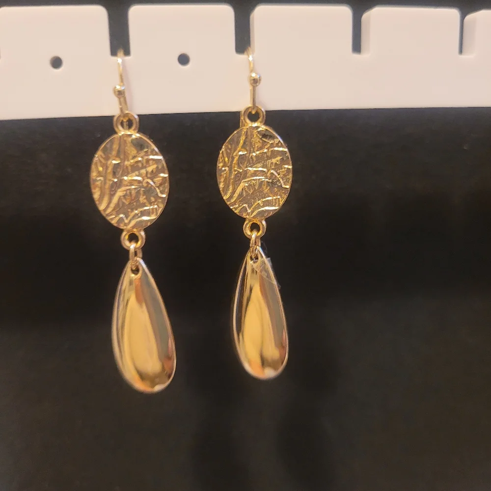 NWOT Ann Taylor Gold Drop Earrings and Bracelet Set